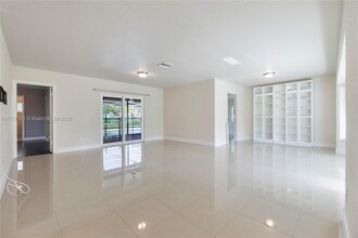 3880 Coral Hills Dr in Coral Springs, FL - Building Photo - Building Photo