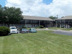 Gardenside Plaza Apartments in Lexington, KY - Building Photo - Building Photo