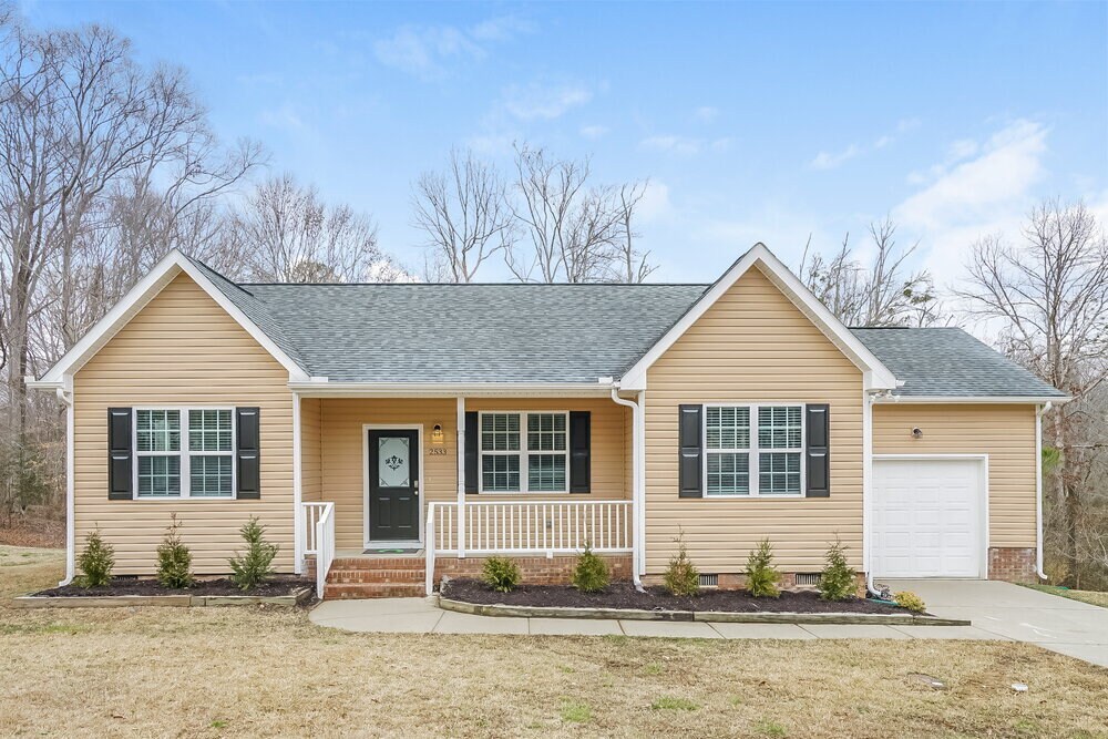 2533 Friendly Trail in Raleigh, NC - Foto de edificio