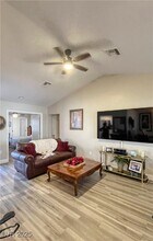 8512 Desert Holly Dr in Las Vegas, NV - Building Photo - Building Photo