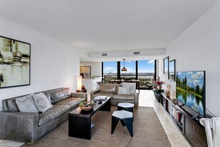 3000 N Ocean Dr in Riviera Beach, FL - Building Photo