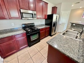 4370 Westbury Square St in North Las Vegas, NV - Building Photo - Building Photo