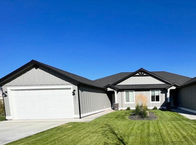 property at 1041 S Russell St