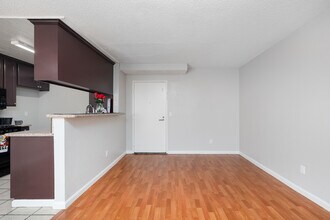 Fedora Apartments in Los Angeles, CA - Foto de edificio - Interior Photo