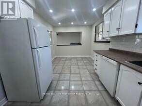 63 Taylor Rd in Ajax, ON - Building Photo - Building Photo