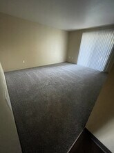 Oakbrook Inn in Salem, OR - Building Photo - Building Photo