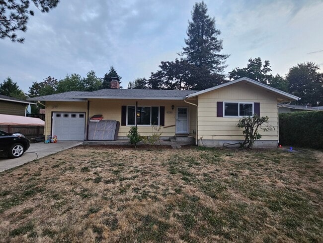 6336 SE Cedarcrest Dr, Unit A in Milwaukie, OR - Foto de edificio - Building Photo