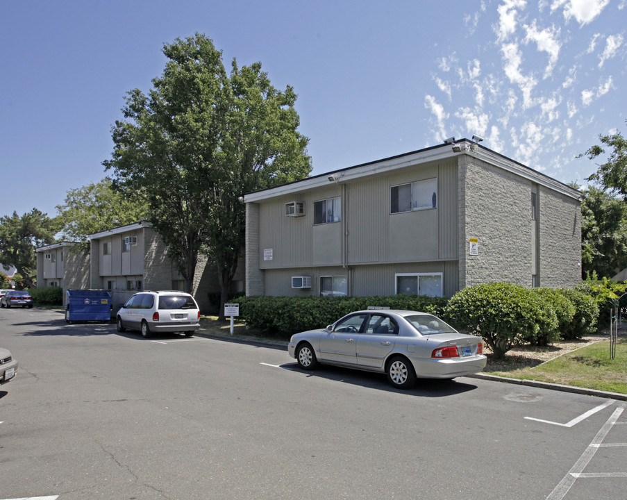 Markston Apartments in Sacramento, CA - Building Photo