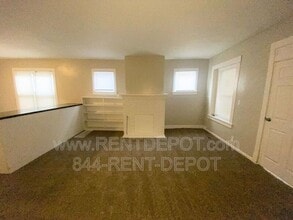1022 Adams Ave in Evansville, IN - Foto de edificio - Building Photo