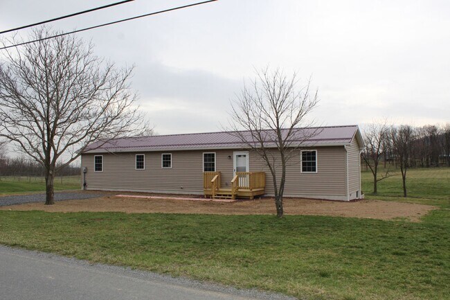 11560 Punch Bowl Rd in Mercersburg, PA - Building Photo - Building Photo