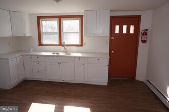 250 E Chestnut St in Norristown, PA - Building Photo - Building Photo