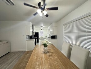 5330 Windswept Ln in Houston, TX - Building Photo - Building Photo