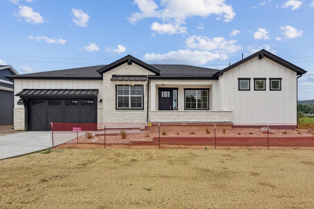 6690 S Lewis Way in Littleton, CO - Building Photo