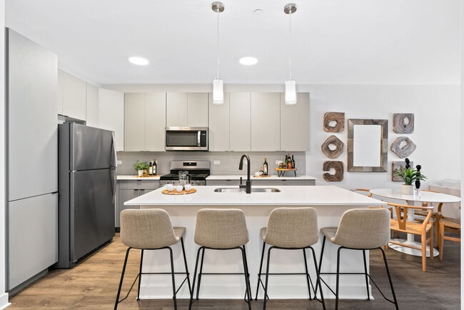 The Residences at Sawmill Station in Morton Grove, IL - Foto de edificio - Building Photo