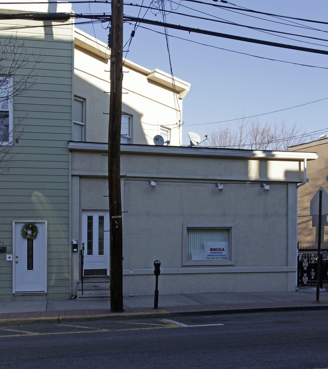 387 Fairview Ave in Fairview, NJ - Building Photo