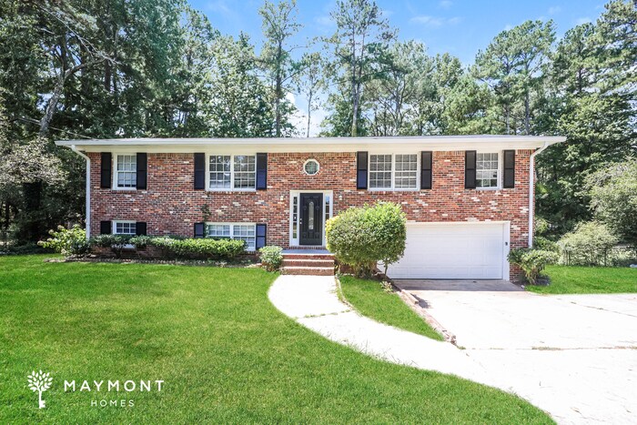 6345 Thornhedge Dr in Riverdale, GA - Building Photo