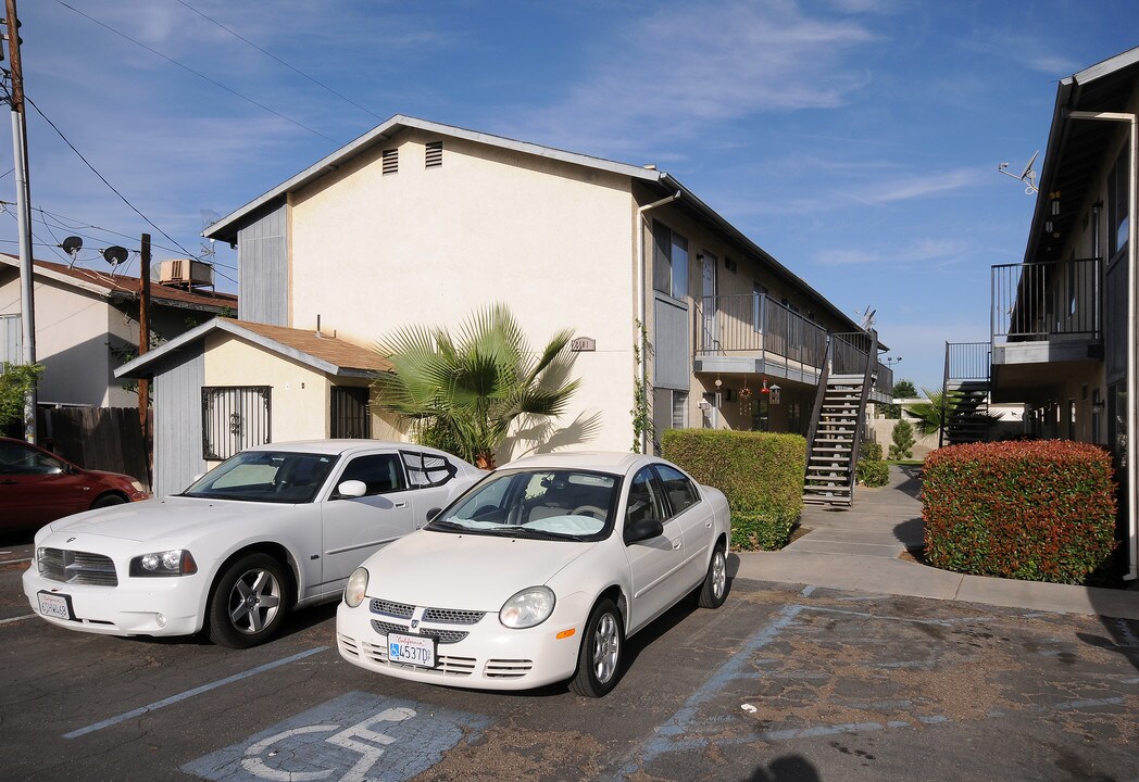 2101 Mccray St in Bakersfield, CA - Building Photo