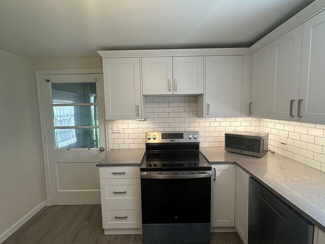 24 Brace Rd in Newington, CT - Building Photo - Building Photo