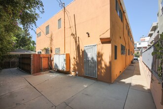 1022 Croft Ave in West Hollywood, CA - Building Photo - Building Photo