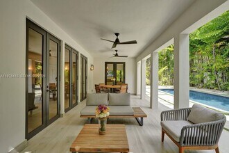 5735 N Bay Rd in Miami Beach, FL - Building Photo - Building Photo