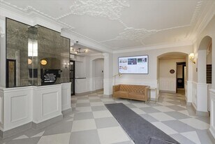 1140 N La Salle Dr in Chicago, IL - Building Photo