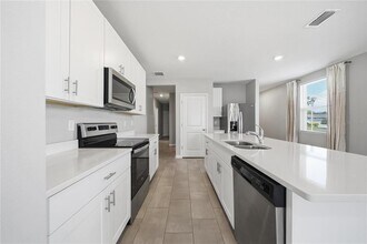 3132 Shelter Way in Zephyrhills, FL - Building Photo - Building Photo