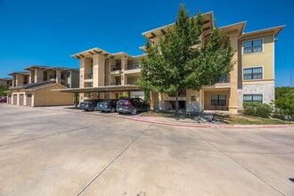 Crest Round Rock in Round Rock, TX - Foto de edificio - Building Photo