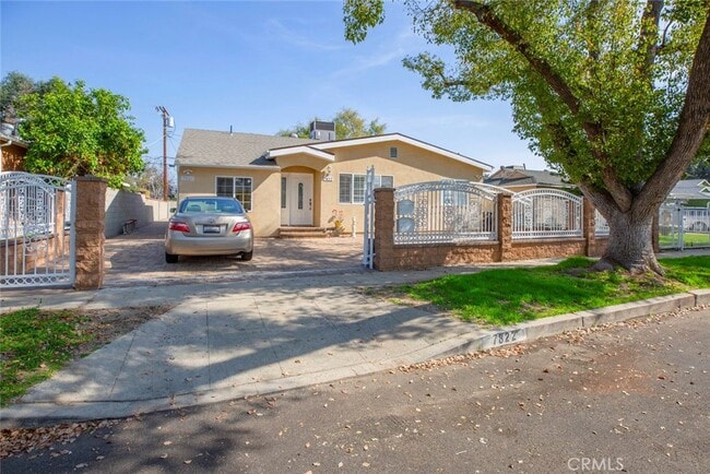 property at 7822 Hazeltine Ave