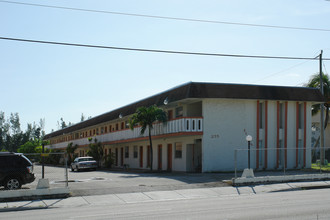 275 NW 72nd Ave in Miami, FL - Building Photo - Building Photo