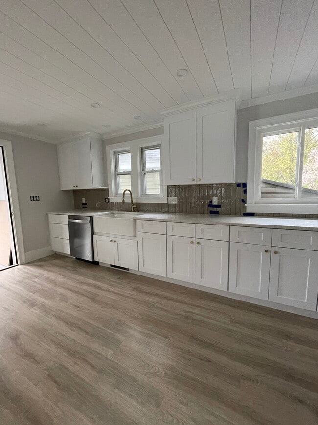 241 Bartlett St, Unit 1 in Portsmouth, NH - Building Photo - Building Photo