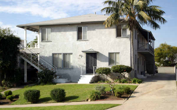 6945-6951 Glasgow Ave in Los Angeles, CA - Building Photo