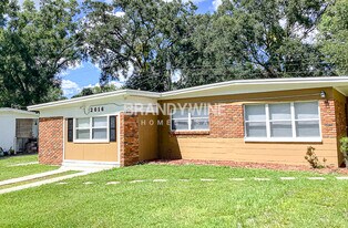 2016 E Crenshaw St in Tampa, FL - Building Photo