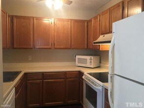 4601 Timbermill Ct-Unit -Apt 301 in Raleigh, NC - Foto de edificio - Building Photo