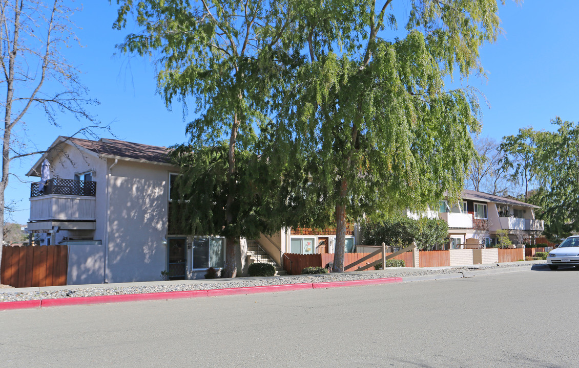 Elmridge Apartments in Pleasanton, CA - Building Photo