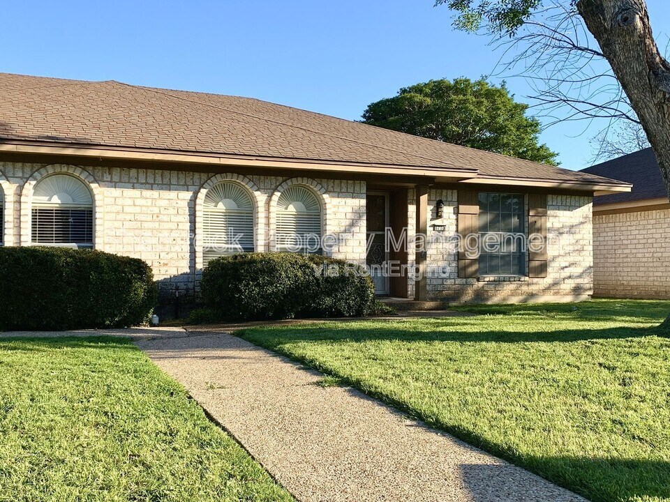 6710 May Dr in Waco, TX - Building Photo