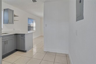 2326 Scott St in Hollywood, FL - Building Photo - Building Photo