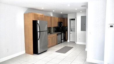 945 Michigan Ave, Unit 1 in Miami Beach, FL - Building Photo - Building Photo
