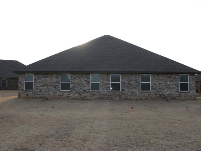 11729 Surrey Hills Blvd in Yukon, OK - Building Photo - Building Photo