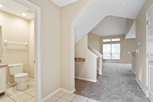 5303 Wilcox Rd in Dublin, OH - Building Photo