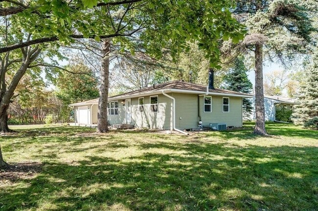 6601 Jersey Ave N in Minneapolis, MN - Building Photo - Building Photo