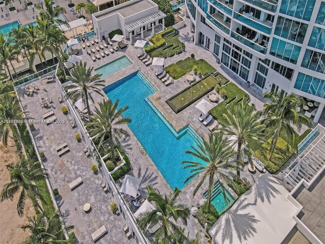 2711 S Ocean Dr, Unit 2406 in Hollywood, FL - Building Photo - Building Photo