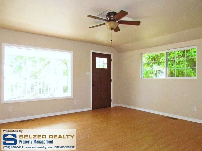 1114 Helen Ave in Ukiah, CA - Foto de edificio - Building Photo