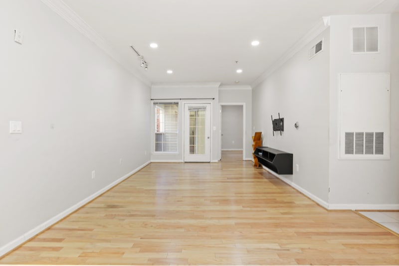 4850 Eisenhower Ave in Alexandria, VA - Building Photo