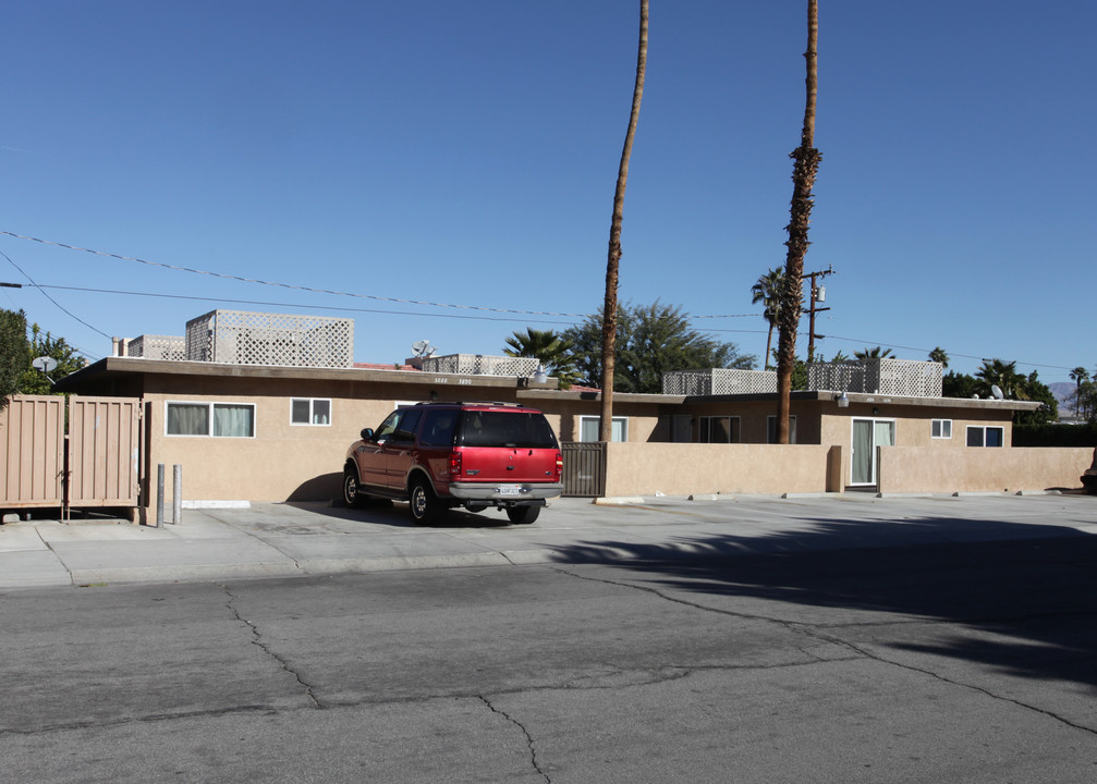 3888-3896 E Calle De Carlos in Palm Springs, CA - Building Photo