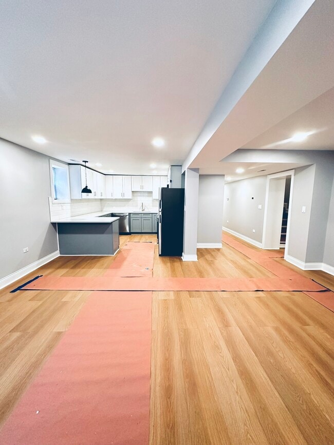 900 W Montrose Ave in Chicago, IL - Foto de edificio - Building Photo