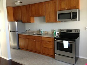 3655 13th Ave W, Unit Unit 4 in Seattle, WA - Building Photo - Building Photo