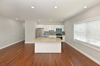 59 Lincoln Ave, Unit 201 in Fair Lawn, NJ - Foto de edificio - Building Photo