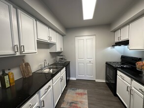 The Peak Apartments and Townhomes in Toledo, OH - Foto de edificio - Building Photo