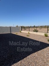 18444 W Desert Holw Dr in Surprise, AZ - Foto de edificio - Building Photo