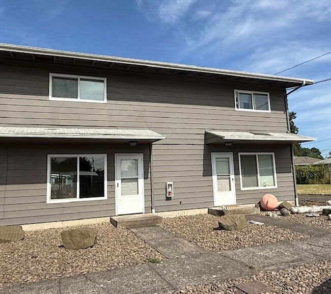 property at 415 S 9th St